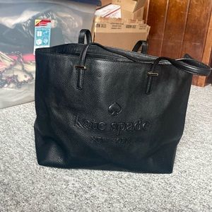 Black Kate Spade tote ! Excellent used condition! Only used a couple of times!